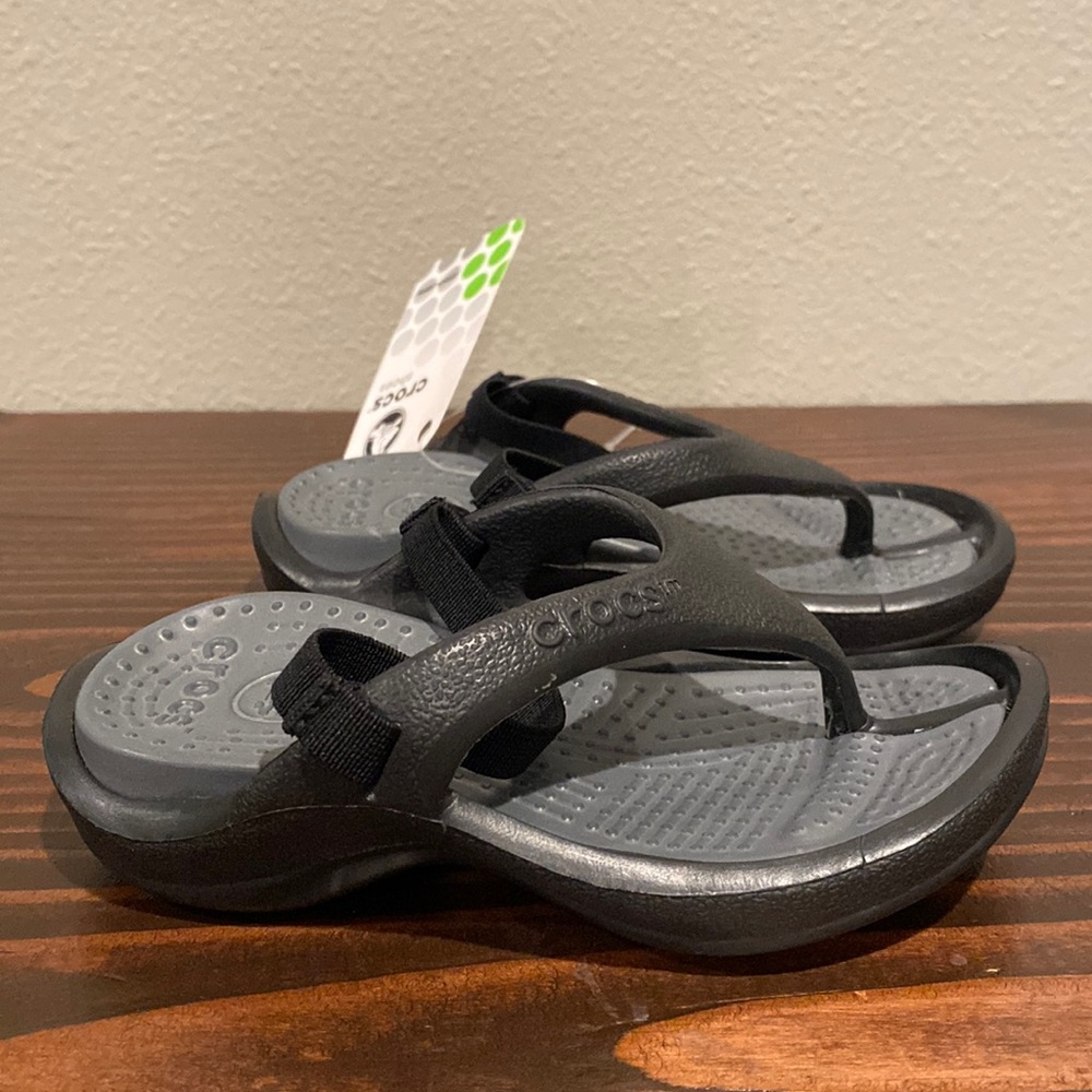 Kids Athens Crocs Sandals size: 6/7 C